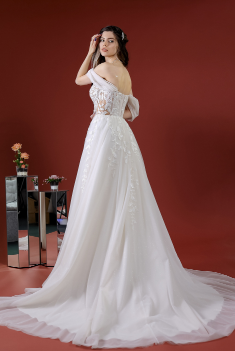 Hochzeitskleid für braut von Schantal, Kollektion Kiara, Modell 14168. Foto 6