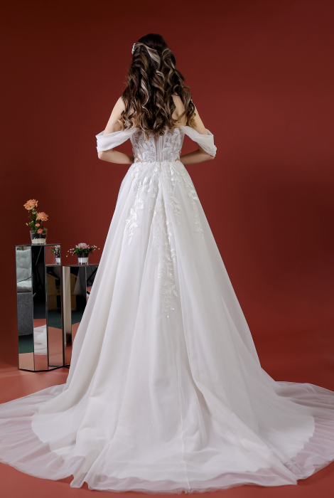 Hochzeitskleid für braut von Schantal, Kollektion Kiara, Modell 14168. Foto 7