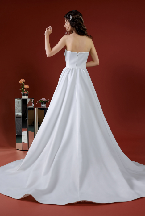 Hochzeitskleid für braut von Schantal, Kollektion Kiara, Modell 14176. Foto 6