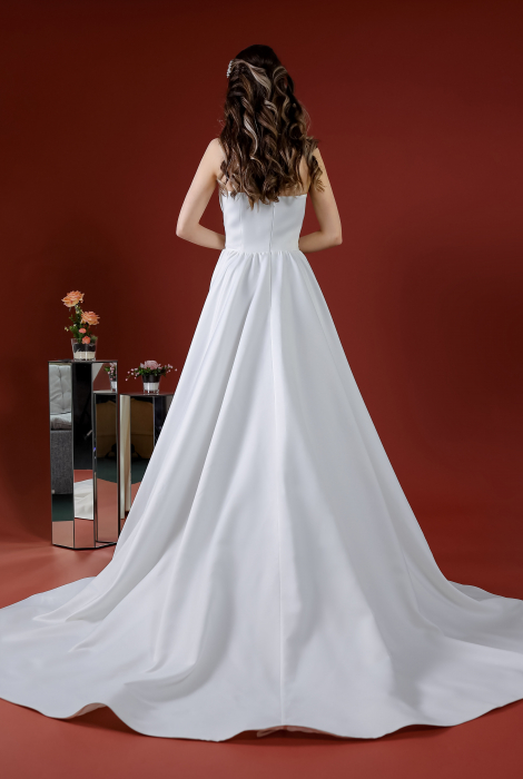 Hochzeitskleid für braut von Schantal, Kollektion Kiara, Modell 14176. Foto 5