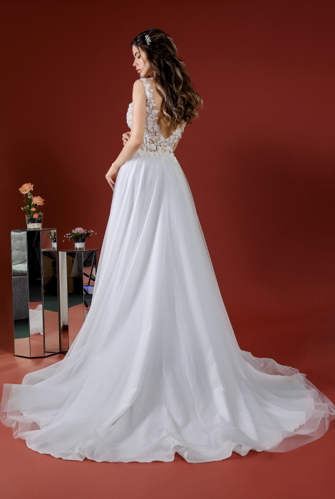 Hochzeitskleid für braut von Schantal, Kollektion Kiara, Modell 14217. Foto 4
