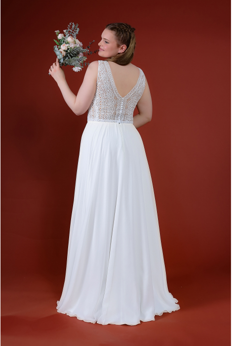 Hochzeitskleid für braut von Schantal, Kollektion Queen XXL, Modell 28074-2. Foto 3