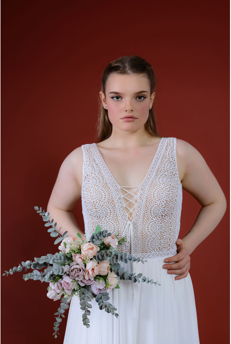 Hochzeitskleid für braut von Schantal, Kollektion Queen XXL, Modell 28074-2. Foto 2