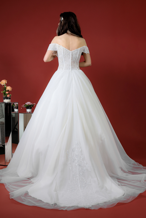 Hochzeitskleid für braut von Schantal, Kollektion Kiara, Modell 52008. Foto 5