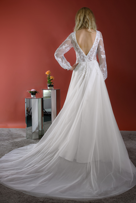 Hochzeitskleid für braut von Schantal, Kollektion Kiara, Modell 52171. Foto 8
